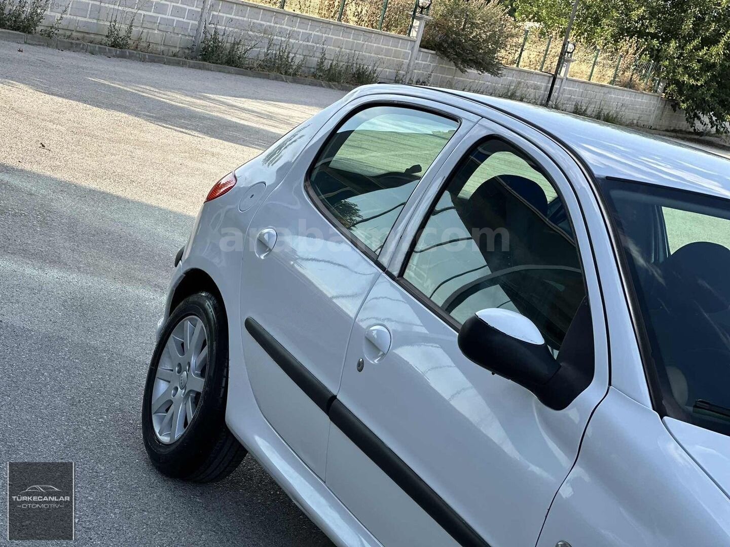 Galeriden Peugeot 206 1.4 HDi X-line 2004 Model Denizli 260.000 km Beyaz 4