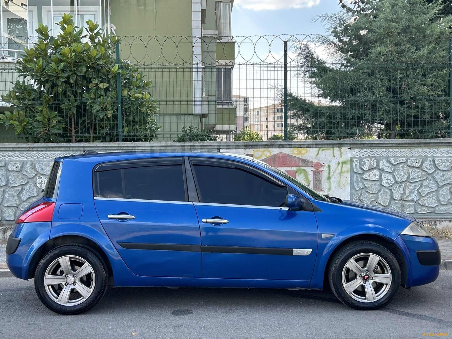 Galeriden Renault Megane 1.6 Authentique 2005 Model Bursa 268.000 km Mavi 5