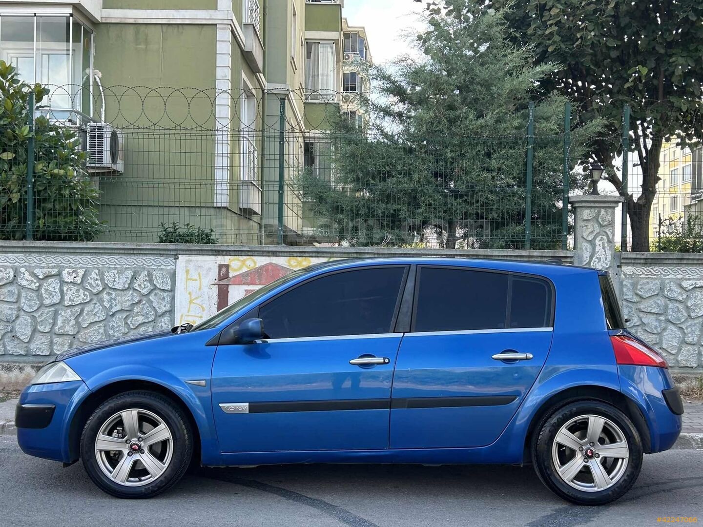 Galeriden Renault Megane 1.6 Authentique 2005 Model Bursa 268.000 km Mavi 6