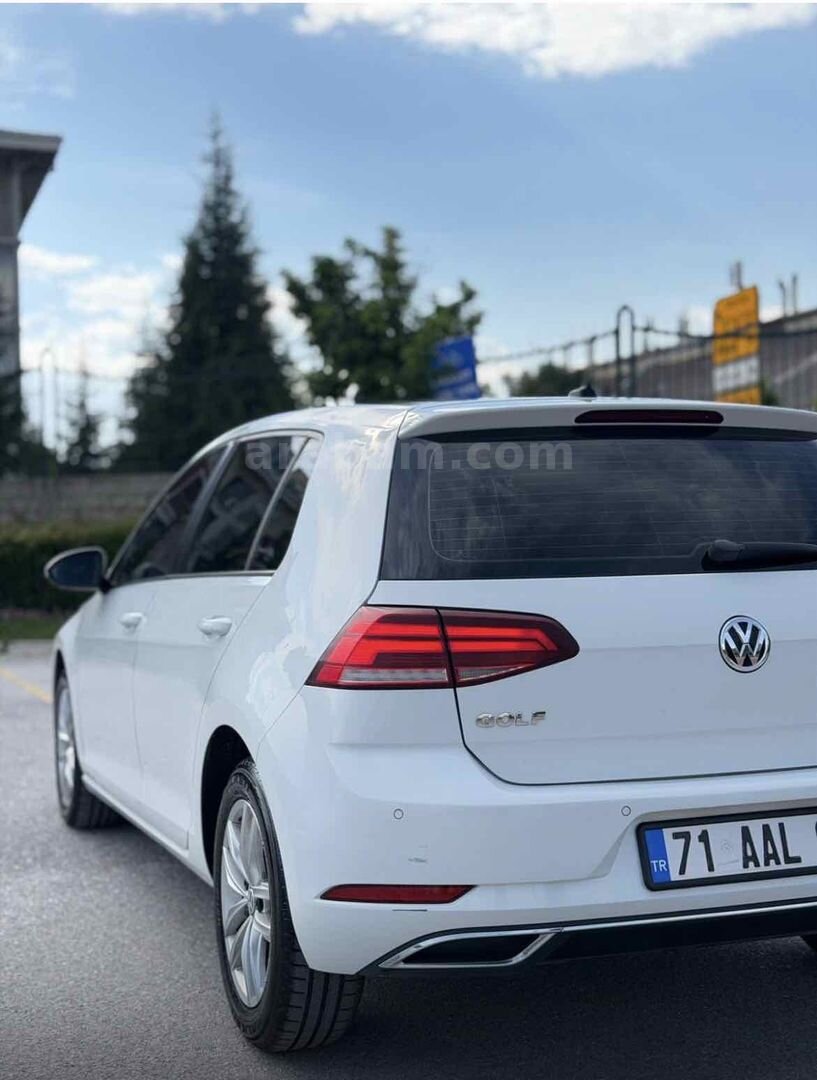 Sahibinden Volkswagen Golf 1.6 TDi BlueMotion Comfortline 2017 Model Eskişehir 130.000 km Beyaz 5