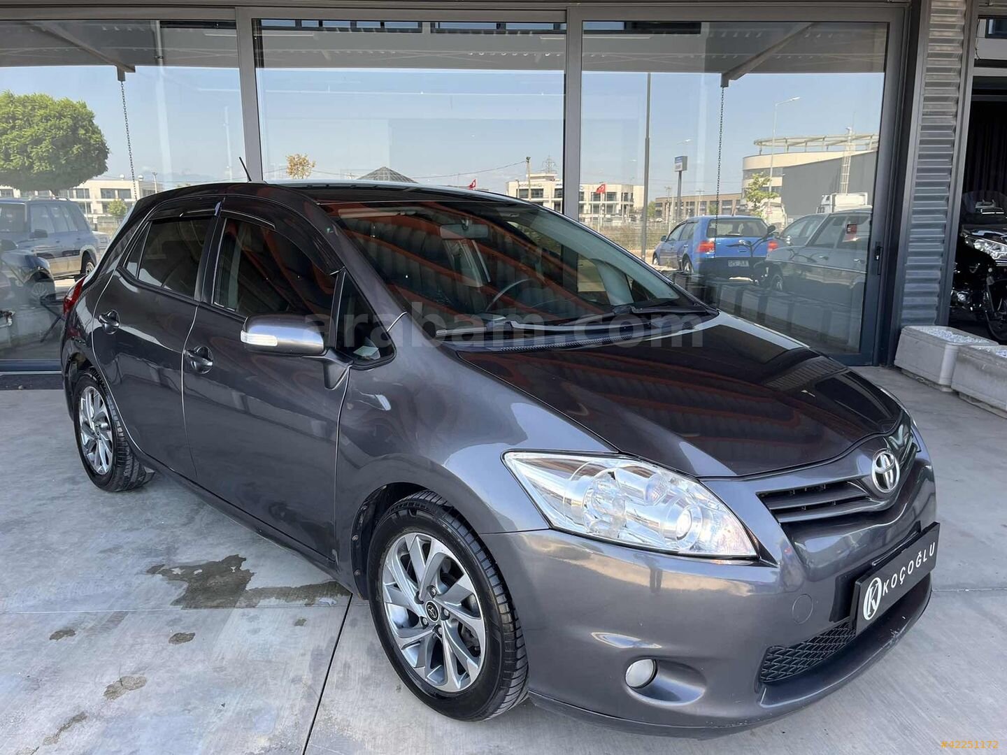 Galeriden Toyota Auris 1.4 D-4D Comfort Extra 2011 Model Sakarya 284.000 km Füme 1