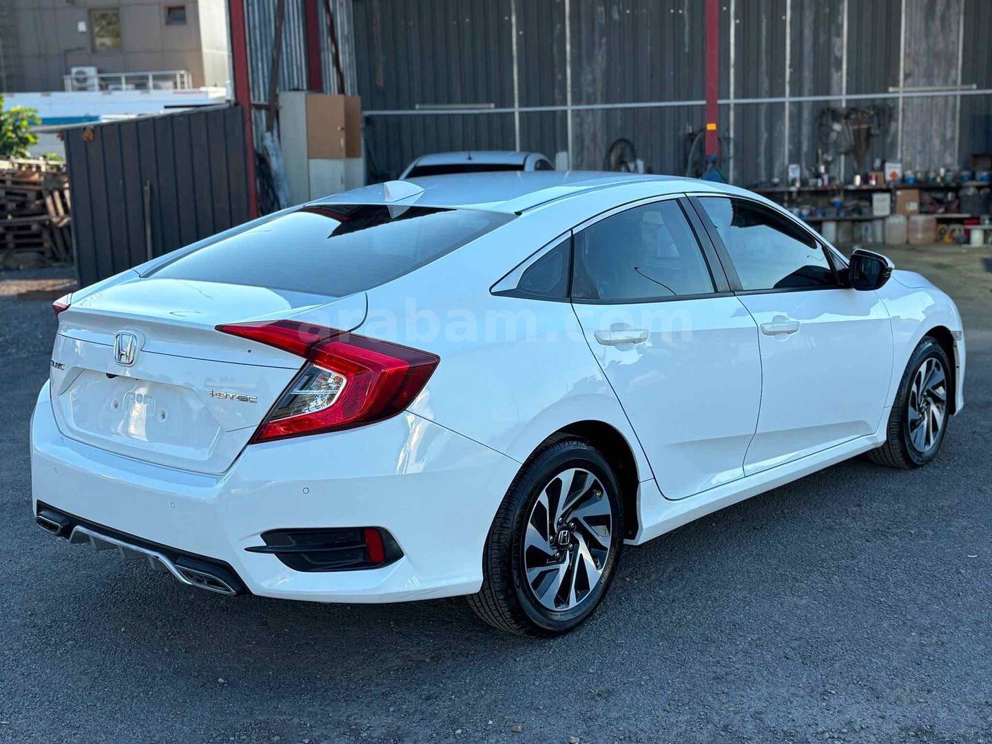 Sahibinden Honda Civic 1.6i DTEC Executive 2018 Model İstanbul 175.000 km Beyaz 6