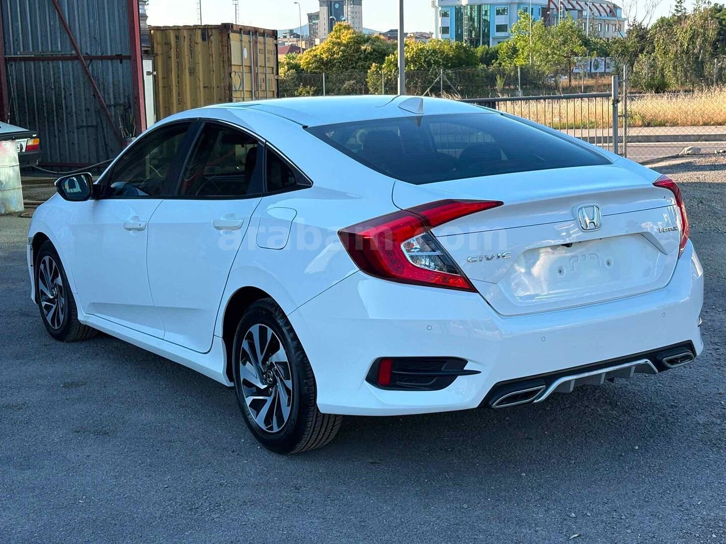Sahibinden Honda Civic 1.6i DTEC Executive 2018 Model İstanbul 175.000 km Beyaz 5