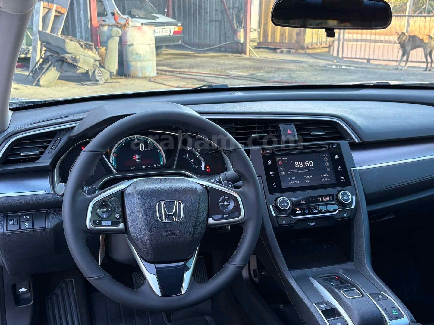 Sahibinden Honda Civic 1.6i DTEC Executive 2018 Model İstanbul 175.000 km Beyaz 4