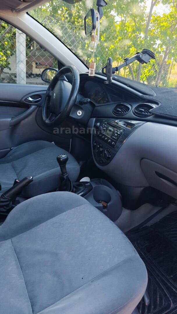 Sahibinden Ford Focus 1.6 Ghia 2001 Model Ankara 238.000 km Beyaz 3
