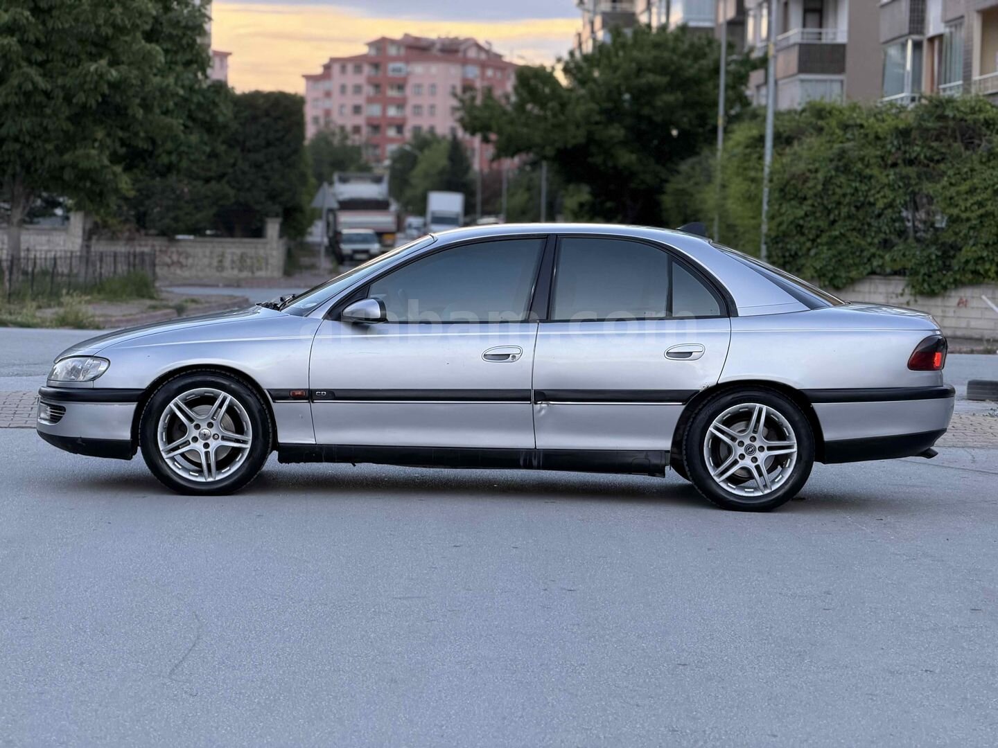Galeriden Opel Omega 2.5 TD 1995 Model Konya 390.000 km Gri (Gümüş) 7