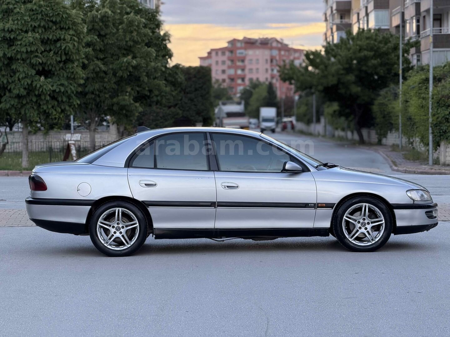 Galeriden Opel Omega 2.5 TD 1995 Model Konya 390.000 km Gri (Gümüş) 6
