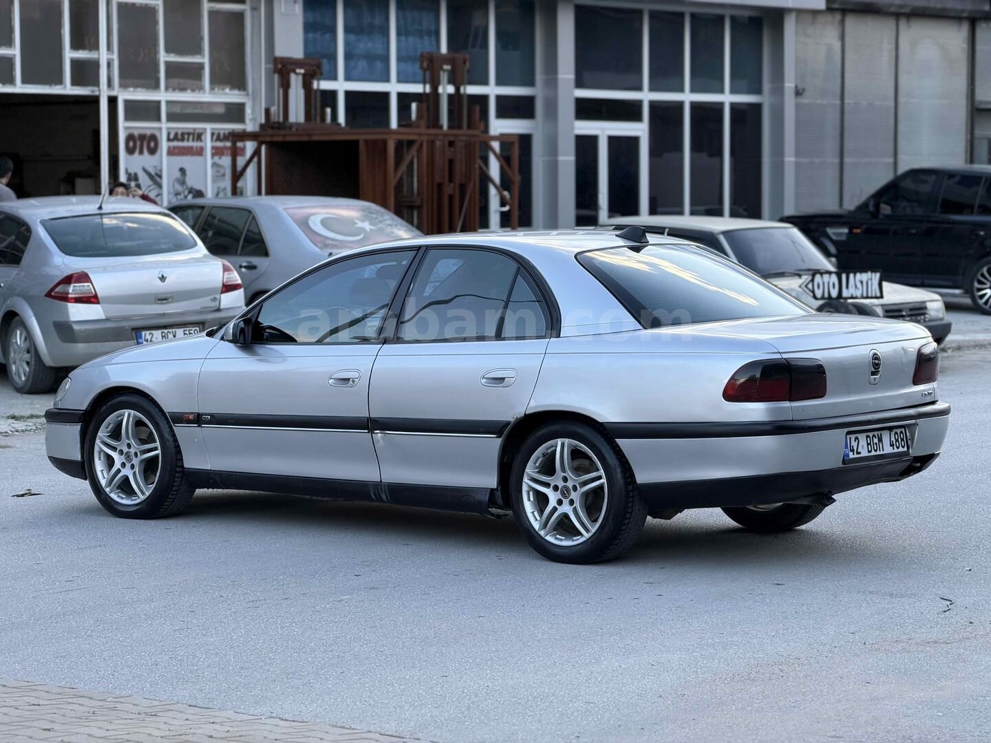 Galeriden Opel Omega 2.5 TD 1995 Model Konya 390.000 km Gri (Gümüş) 4