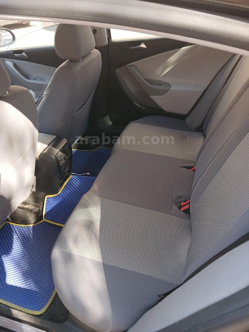 Sahibinden Volkswagen Passat 1.6 Trendline 2010 Model İstanbul 20.384 km Siyah 7