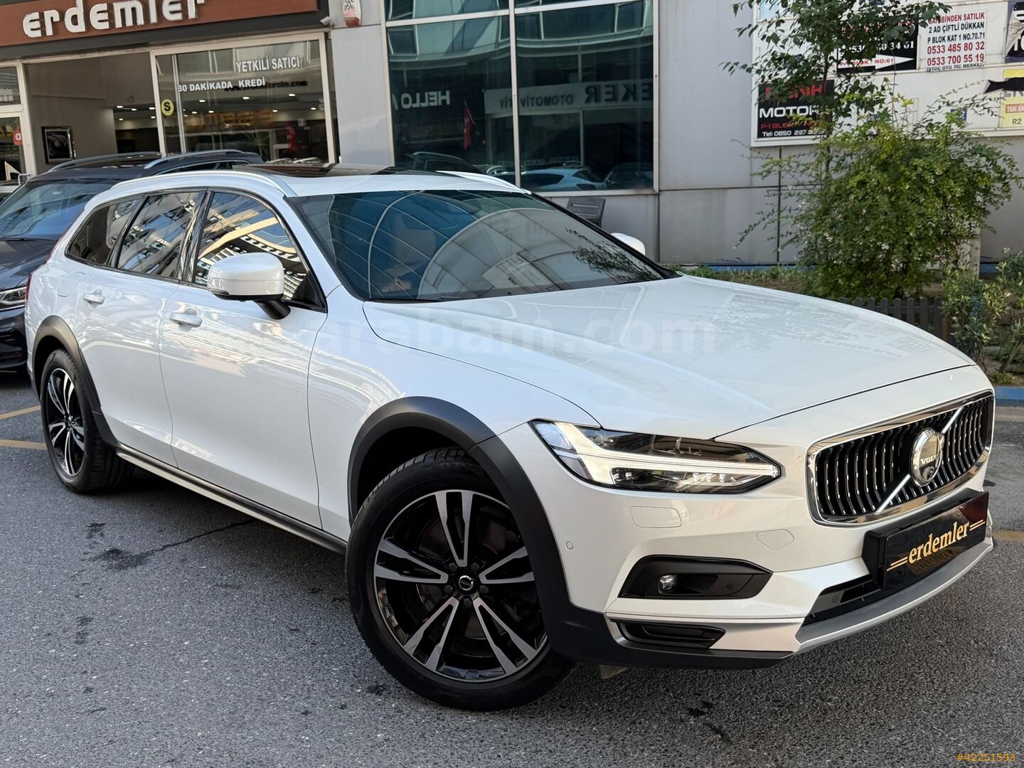 Galeriden Volvo V90 Cross Country 2.0 B5 Pro 2020 Model İstanbul 165.000 km Beyaz 3