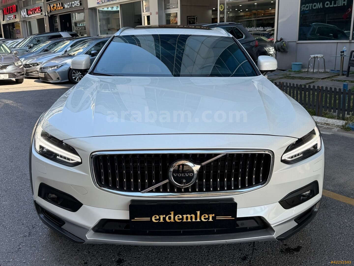 Galeriden Volvo V90 Cross Country 2.0 B5 Pro 2020 Model İstanbul 165.000 km Beyaz 2
