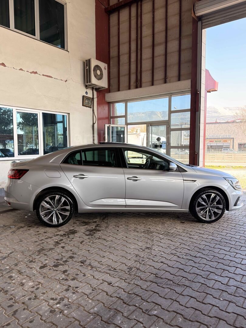 Sahibinden Renault Megane 1.3 TCe Icon 2025 Model Kahramanmaraş 6.001 km Gri (Gümüş) 6