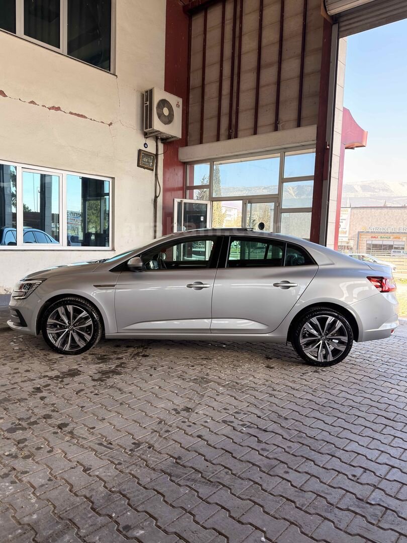 Sahibinden Renault Megane 1.3 TCe Icon 2025 Model Kahramanmaraş 6.001 km Gri (Gümüş) 7