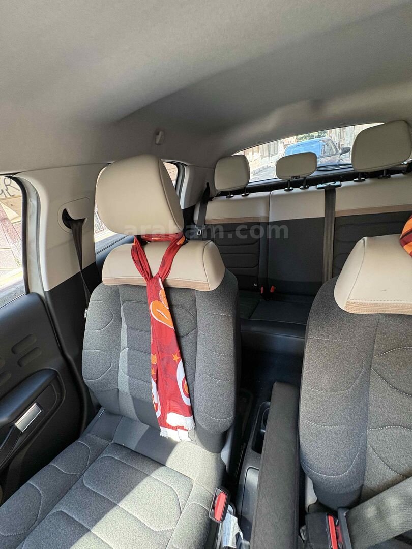 Sahibinden Citroen C3 1.2 PureTech Feel Bold 2024 Model İstanbul 35.000 km Bej 5