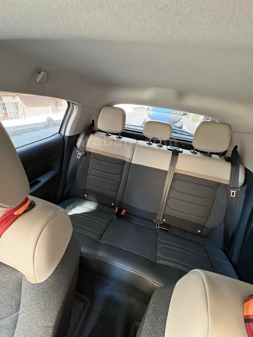 Sahibinden Citroen C3 1.2 PureTech Feel Bold 2024 Model İstanbul 35.000 km Bej 6