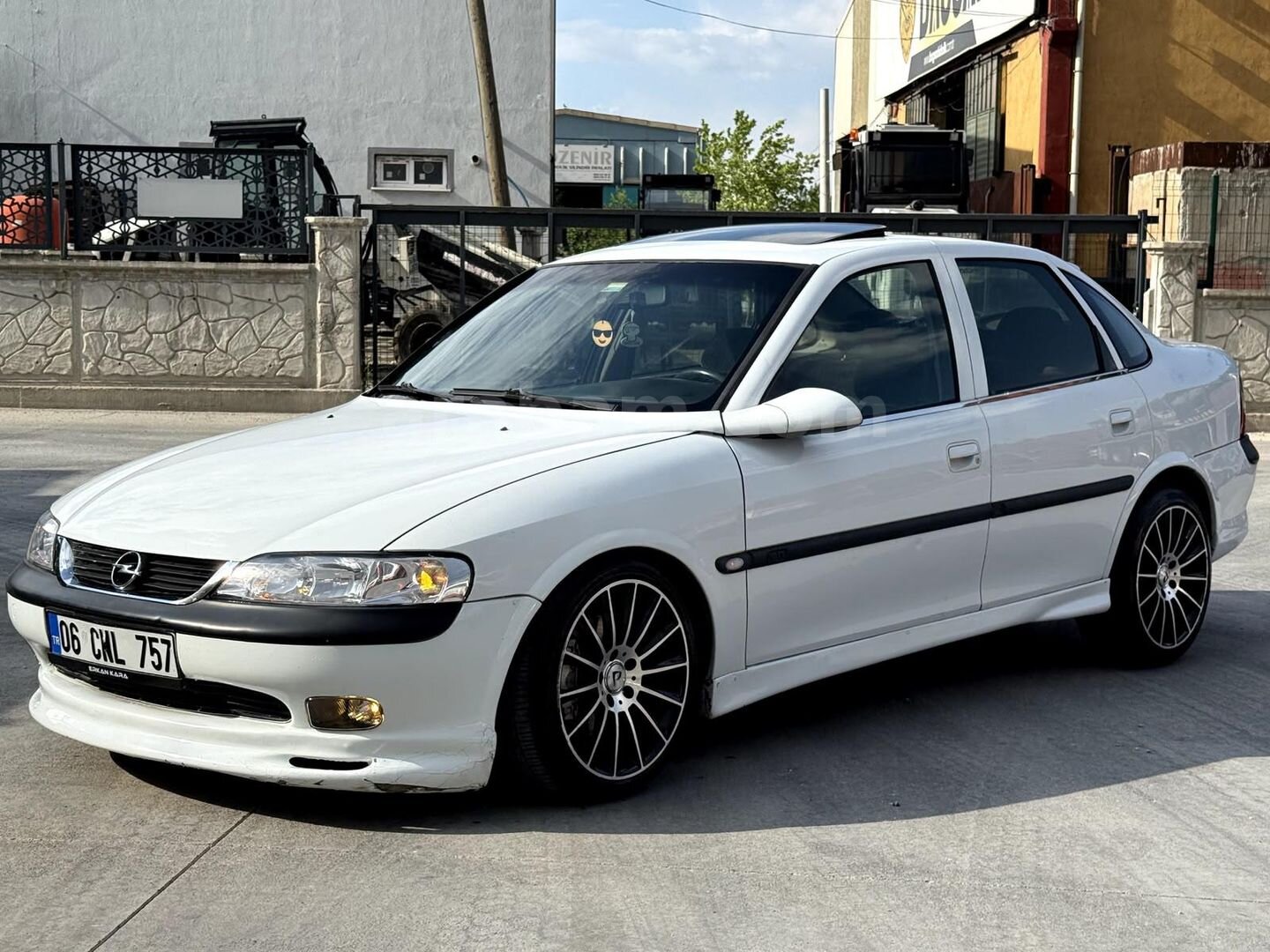 Sahibinden Opel Vectra 2.0 CD 1996 Model Konya 400.000 km Beyaz 1