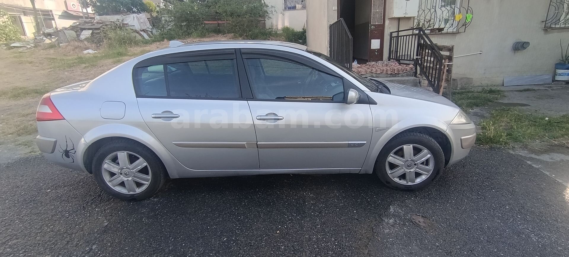 Sahibinden Renault Megane 1.5 dCi Dynamique 2005 Model İstanbul 260.000 km Gri (Gümüş) 1
