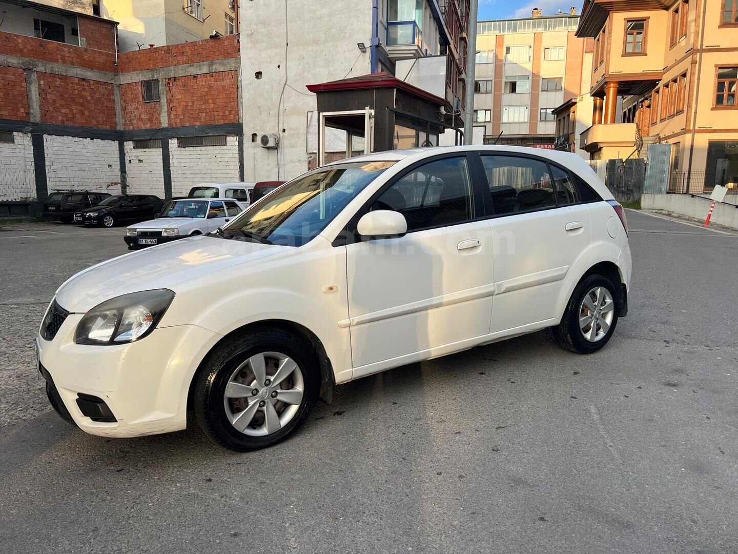 Sahibinden Kia Rio 1.5 CRDi EX Comfort 2010 Model İstanbul 214.000 km Beyaz 4