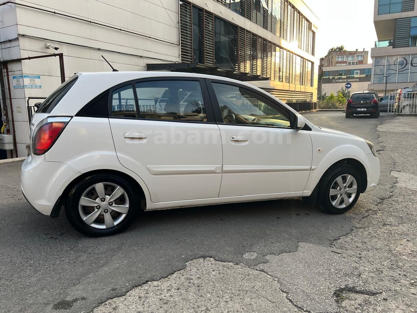 Sahibinden Kia Rio 1.5 CRDi EX Comfort 2010 Model İstanbul 214.000 km Beyaz 3