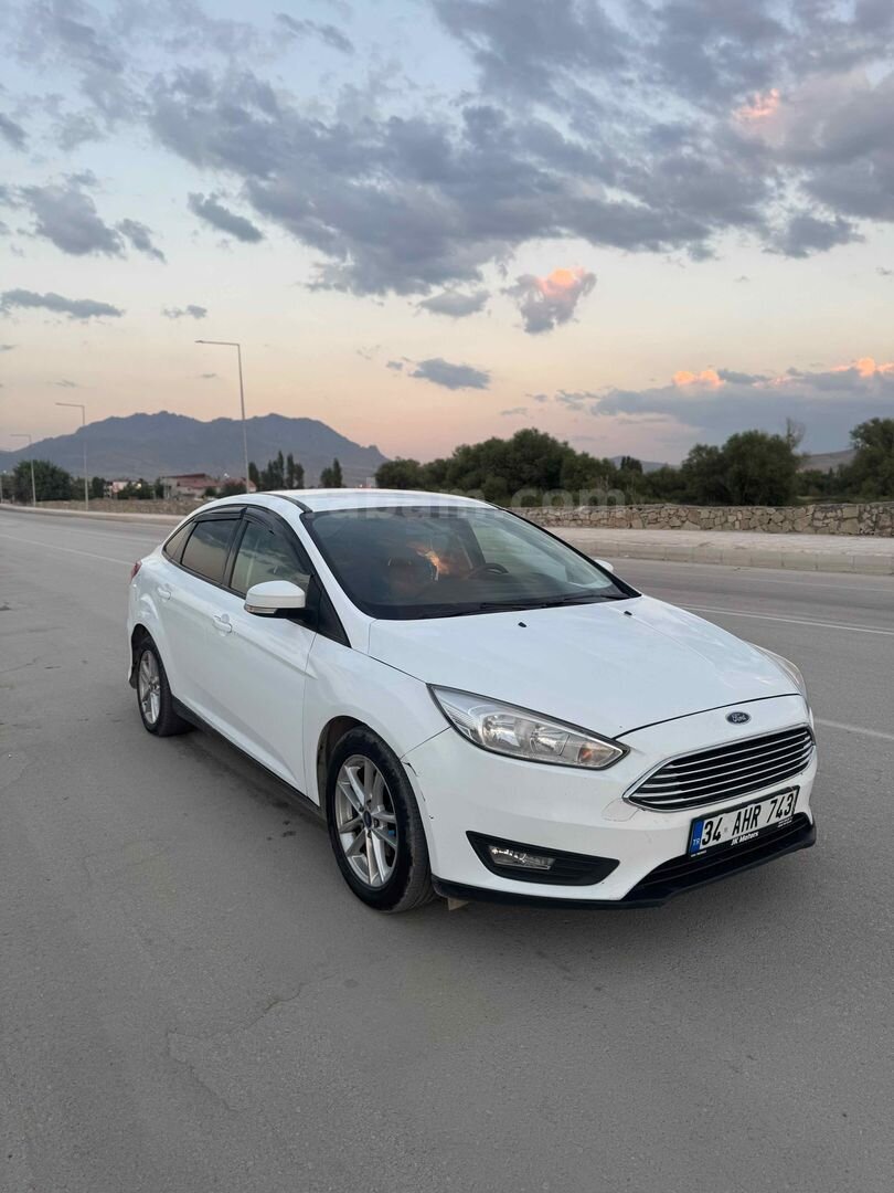 Sahibinden Ford Focus 1.5 TDCi Trend X 2017 Model Van 238.000 km Beyaz 4