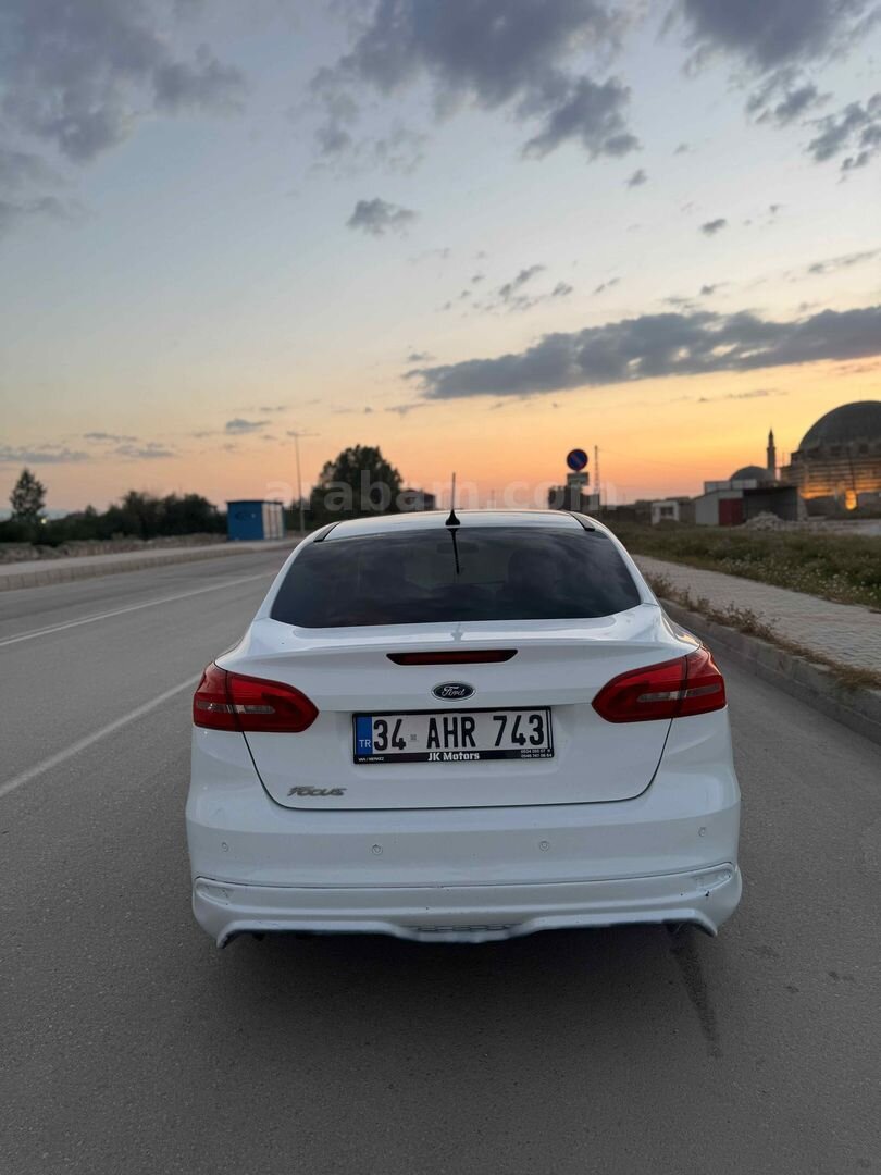 Sahibinden Ford Focus 1.5 TDCi Trend X 2017 Model Van 238.000 km Beyaz 5