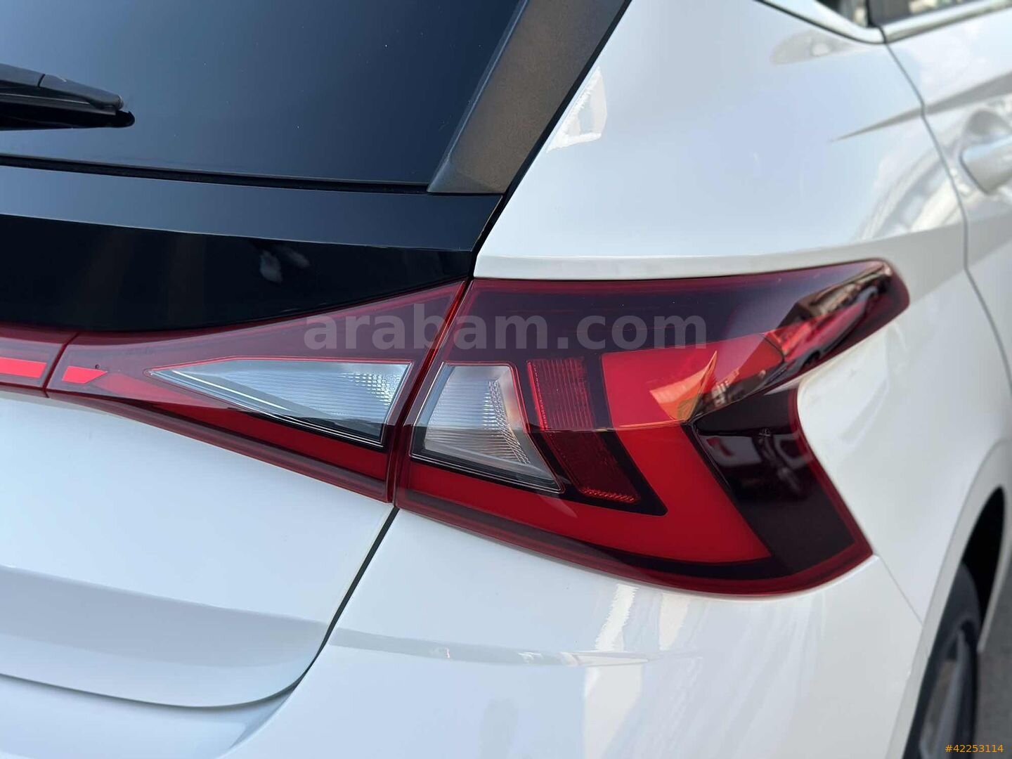 Galeriden Hyundai i20 1.0 T-GDI Elite 2025 Model Ankara 6.001 km Beyaz 4