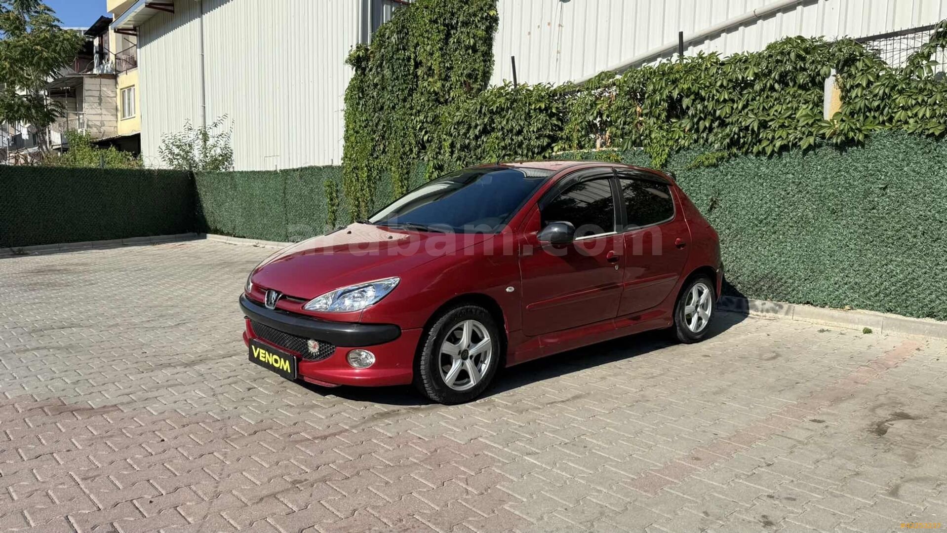 Galeriden Peugeot 206 1.4 XR 2000 Model Bursa 301.000 km Kırmızı 1