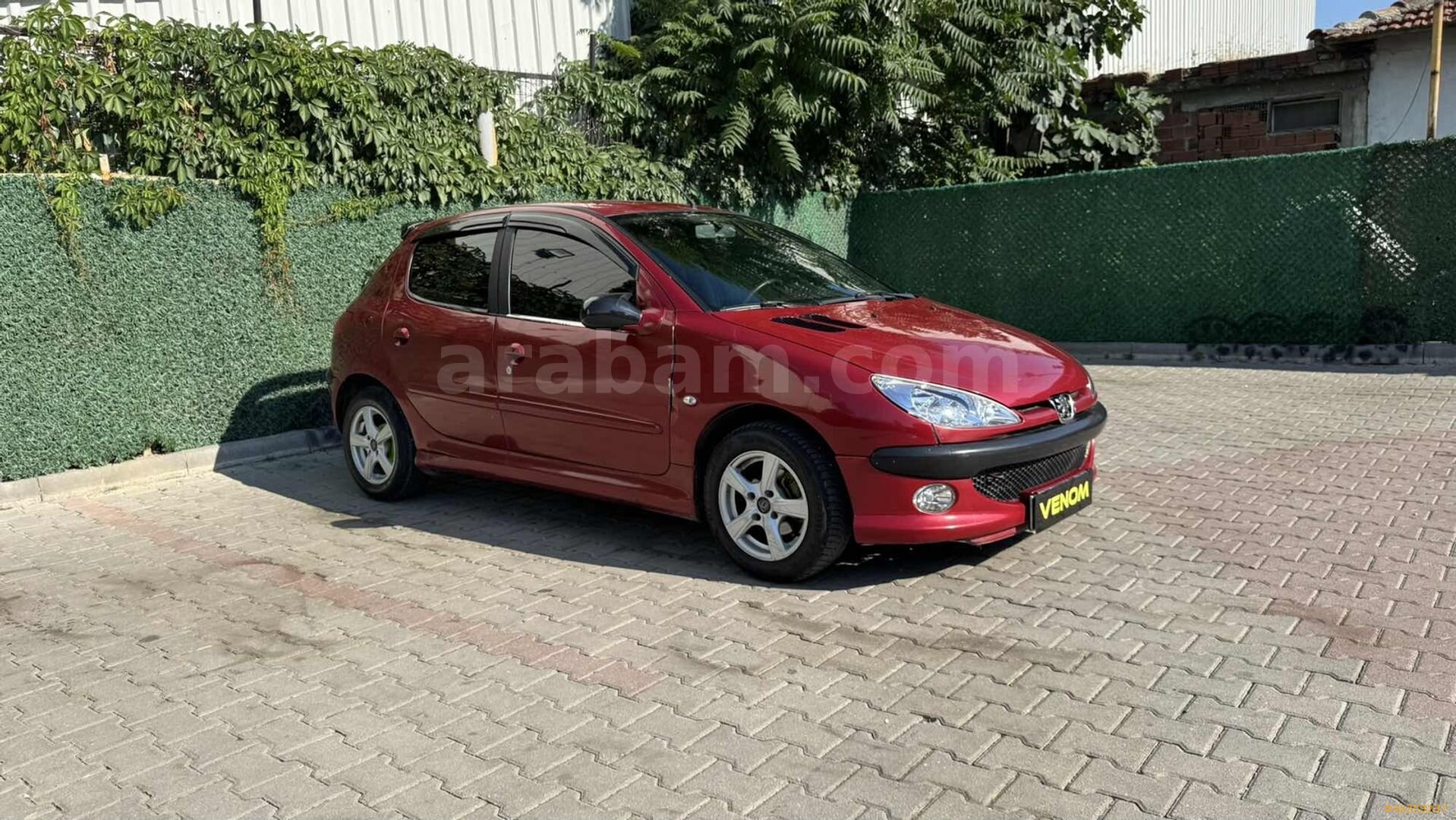 Galeriden Peugeot 206 1.4 XR 2000 Model Bursa 301.000 km Kırmızı 2