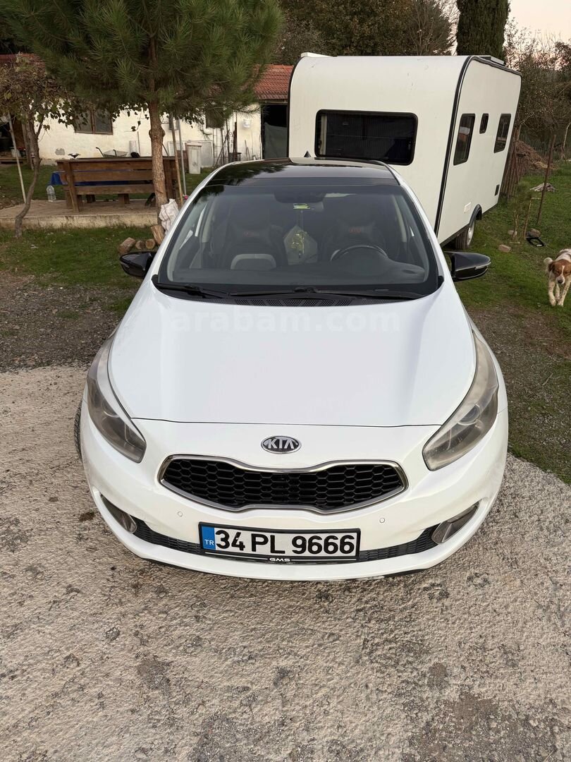 Sahibinden Kia Ceed 1.6 CRDi Premium 2012 Model İstanbul 233.000 km Beyaz 1