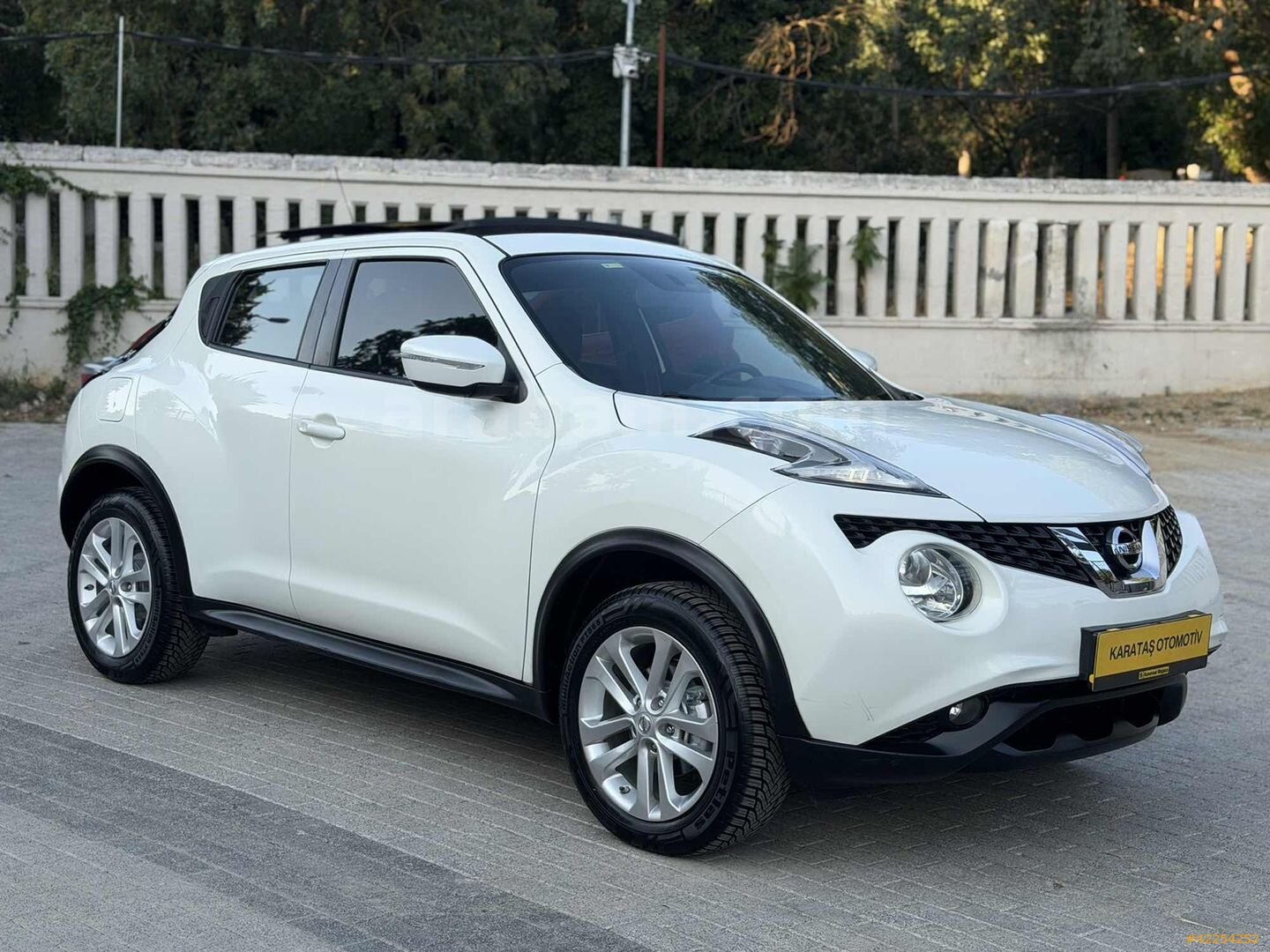 Galeriden Nissan Juke 1.6 Skypack 2015 Model İstanbul 71.000 km Beyaz 3
