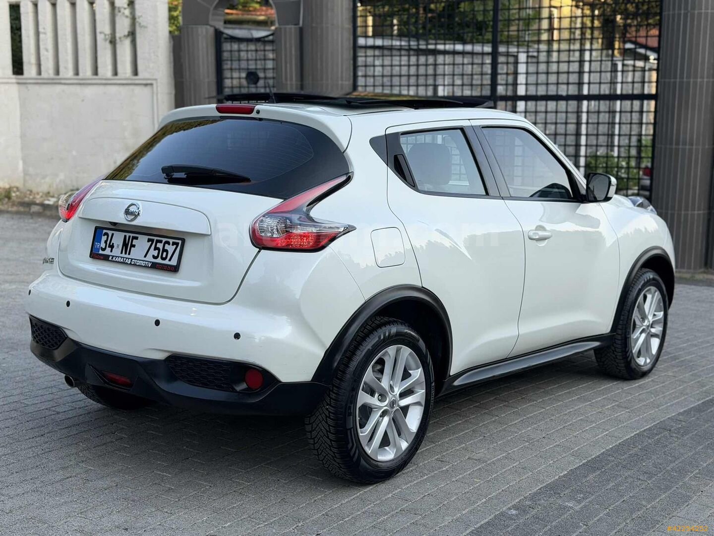Galeriden Nissan Juke 1.6 Skypack 2015 Model İstanbul 71.000 km Beyaz 4