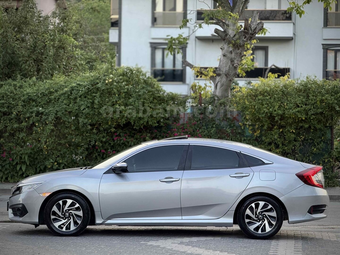 Galeriden Honda Civic 1.6i VTEC Eco Elegance 2018 Model Kocaeli 98.000 km Gri (Gümüş) 4