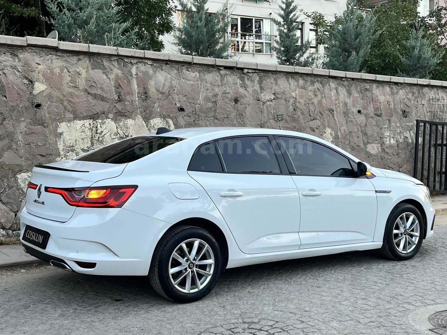 Galeriden Renault Megane 1.3 TCe Joy 2021 Model Ankara 153.000 km Beyaz 4