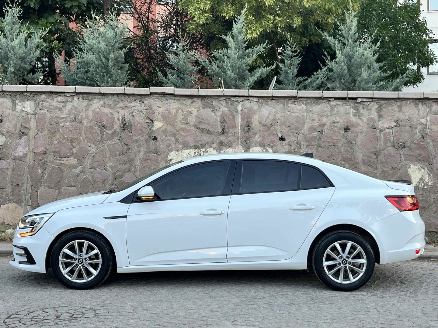 Galeriden Renault Megane 1.3 TCe Joy 2021 Model Ankara 153.000 km Beyaz 7