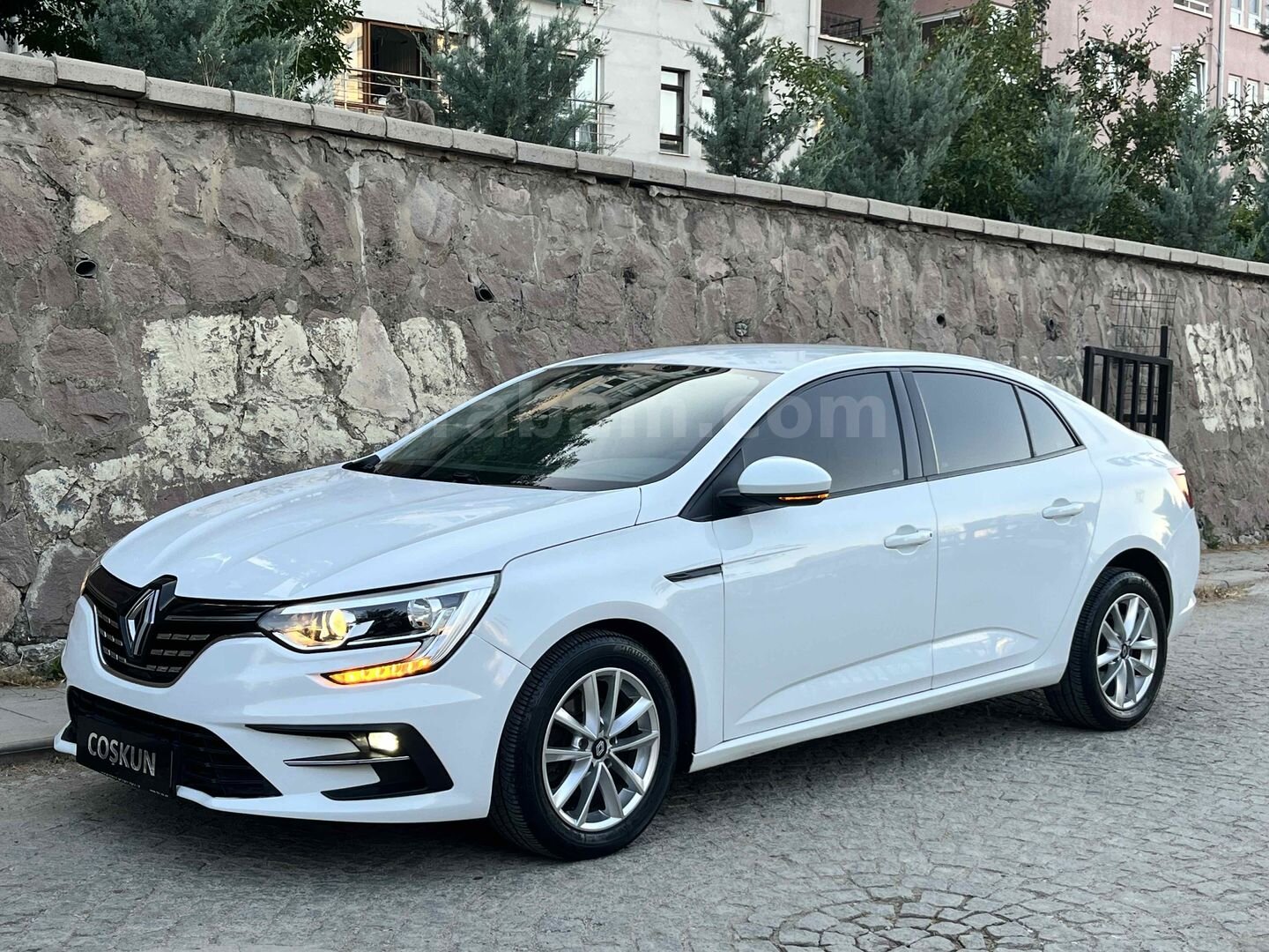 Galeriden Renault Megane 1.3 TCe Joy 2021 Model Ankara 153.000 km Beyaz 3