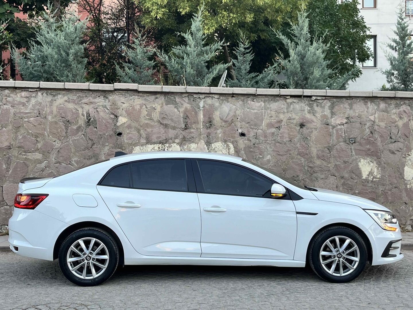Galeriden Renault Megane 1.3 TCe Joy 2021 Model Ankara 153.000 km Beyaz 6
