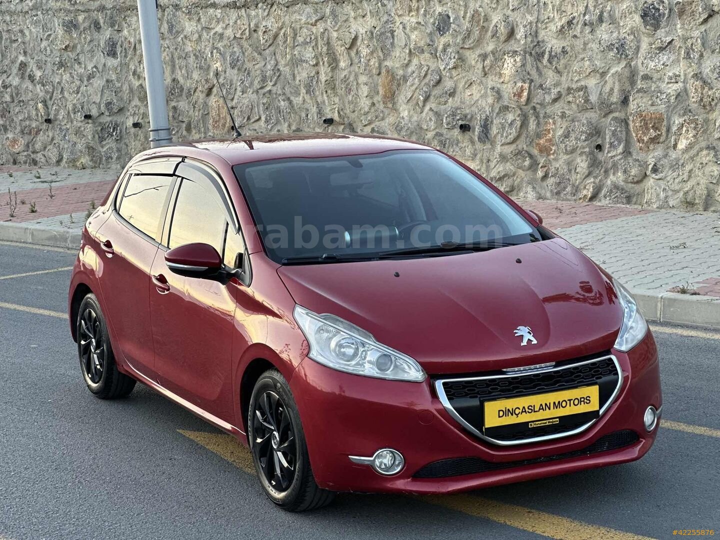 Galeriden Peugeot 208 1.2 VTi Active 2014 Model İstanbul 135.000 km Kırmızı 6