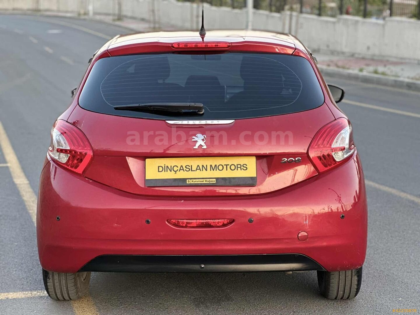 Galeriden Peugeot 208 1.2 VTi Active 2014 Model İstanbul 135.000 km Kırmızı 5