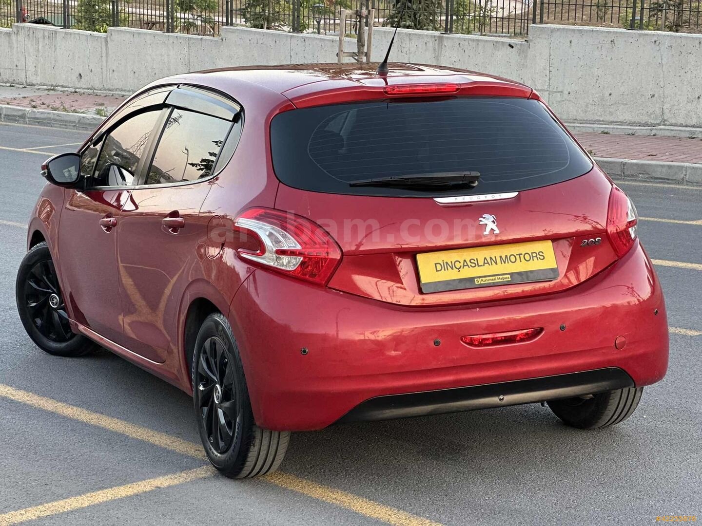 Galeriden Peugeot 208 1.2 VTi Active 2014 Model İstanbul 135.000 km Kırmızı 7
