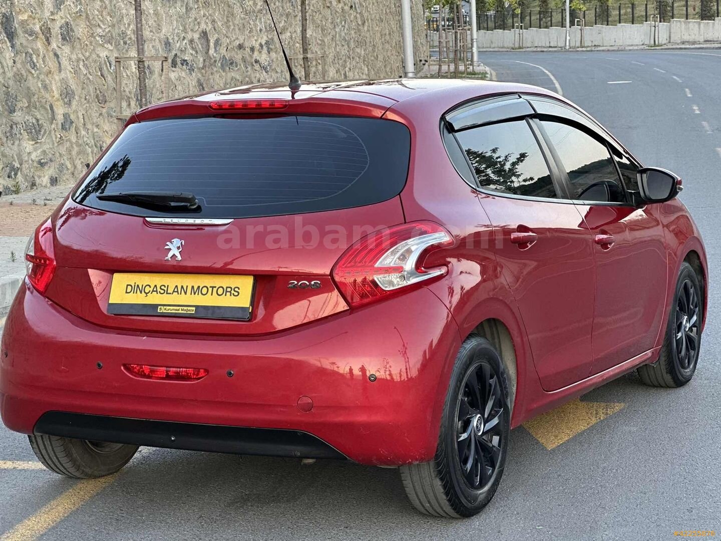 Galeriden Peugeot 208 1.2 VTi Active 2014 Model İstanbul 135.000 km Kırmızı 4