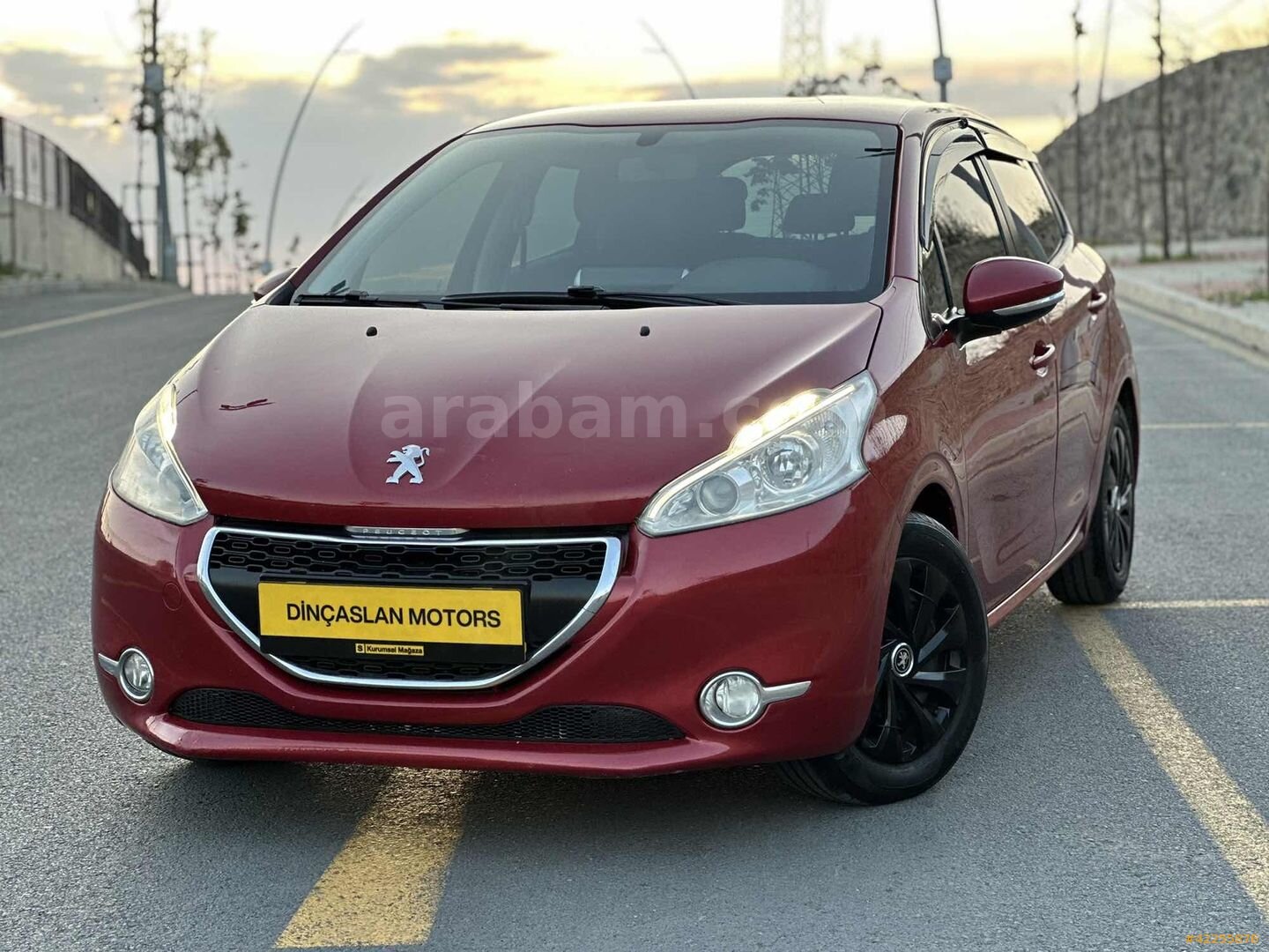 Galeriden Peugeot 208 1.2 VTi Active 2014 Model İstanbul 135.000 km Kırmızı 3