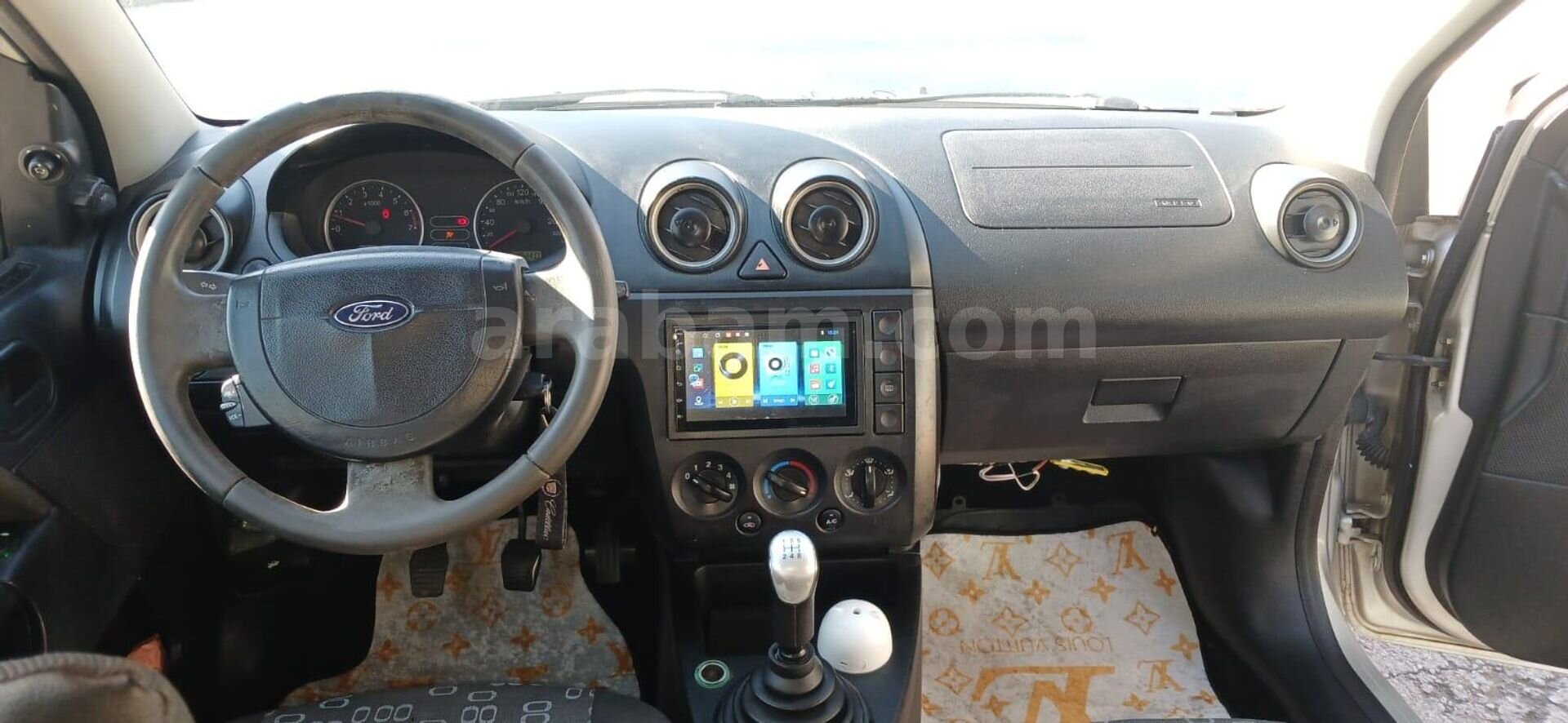Sahibinden Ford Fiesta 1.4 Comfort 2005 Model İstanbul 204.600 km Gri 6
