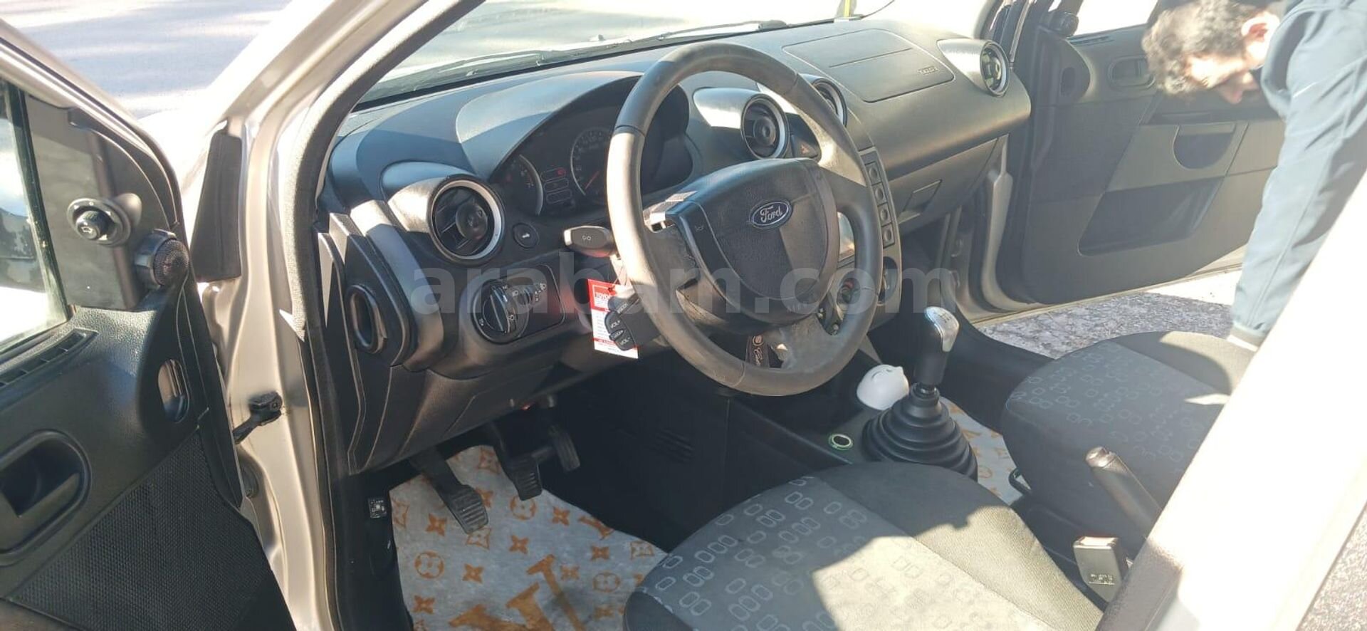 Sahibinden Ford Fiesta 1.4 Comfort 2005 Model İstanbul 204.600 km Gri 7