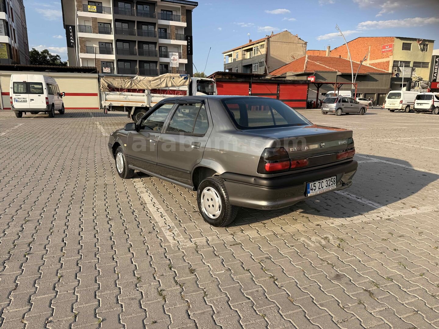 Galeriden Renault R 19 1.6 Europa RNA 1998 Model Uşak 270.000 km Füme 7