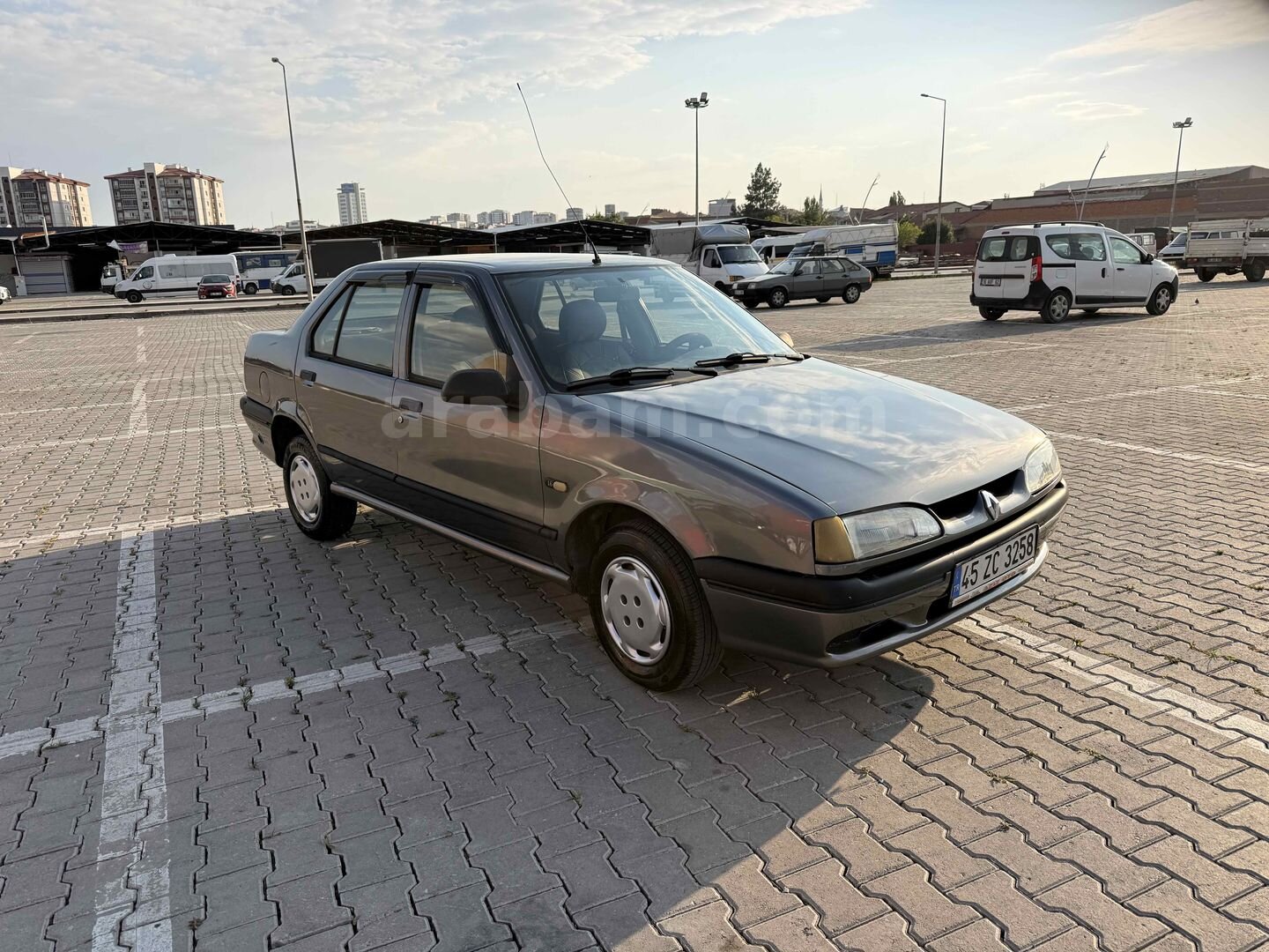 Galeriden Renault R 19 1.6 Europa RNA 1998 Model Uşak 270.000 km Füme 6