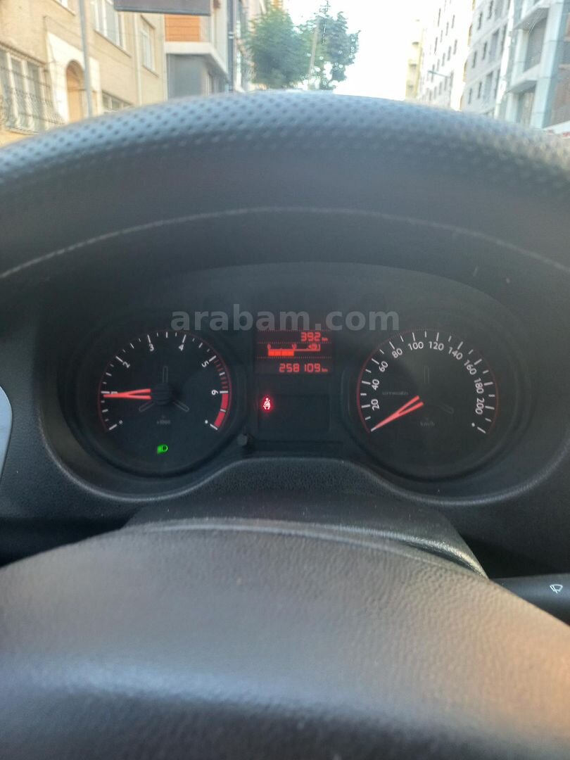 Sahibinden Citroen C-Elysée 1.6 HDi Attraction 2017 Model İstanbul 258.000 km Beyaz 6