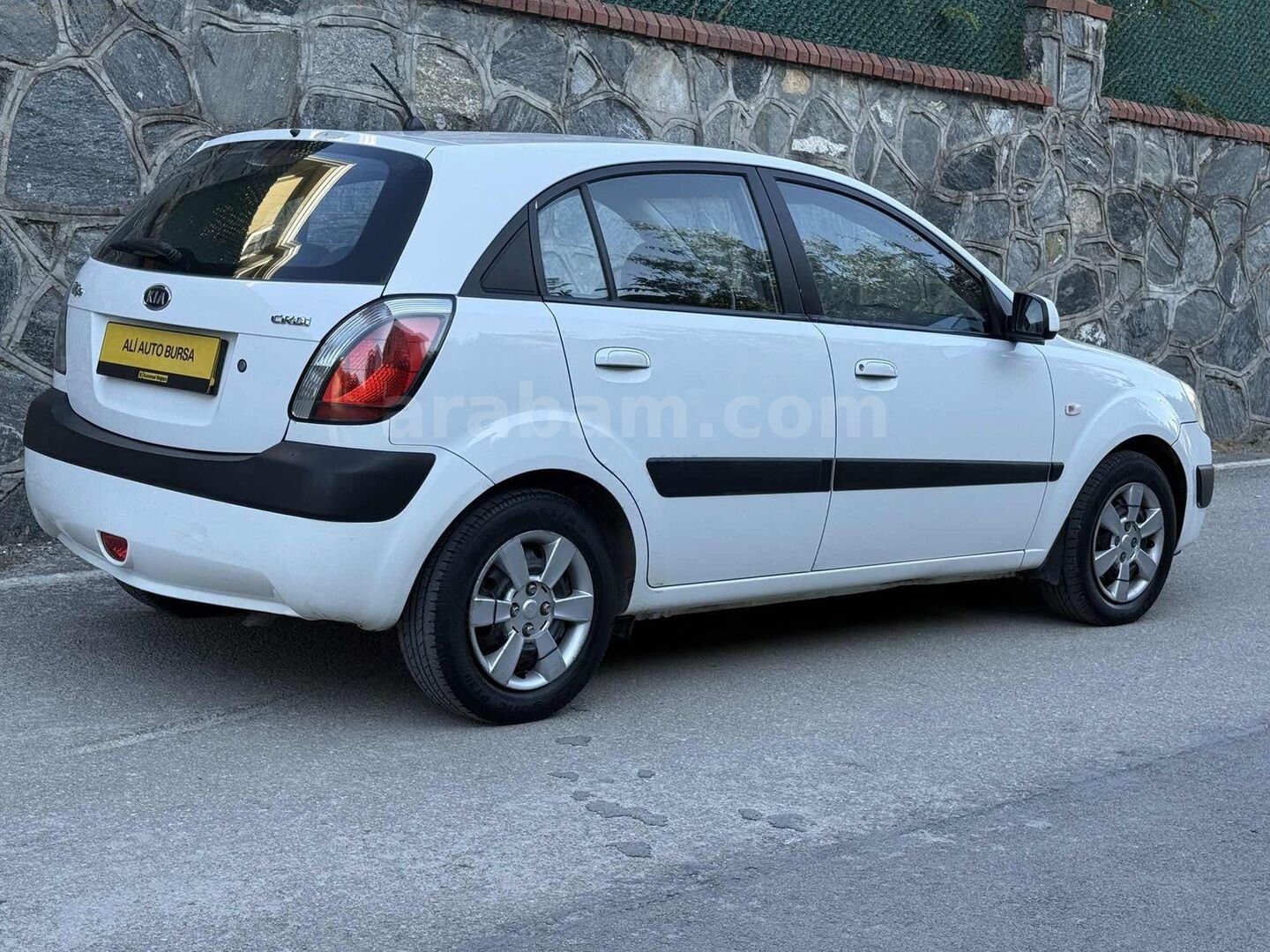 Galeriden Kia Rio 1.5 CRDi EX Comfort 2006 Model Bursa 241.000 km Beyaz 5