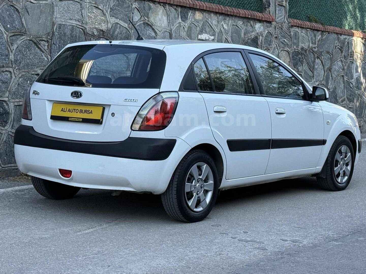 Galeriden Kia Rio 1.5 CRDi EX Comfort 2006 Model Bursa 241.000 km Beyaz 6