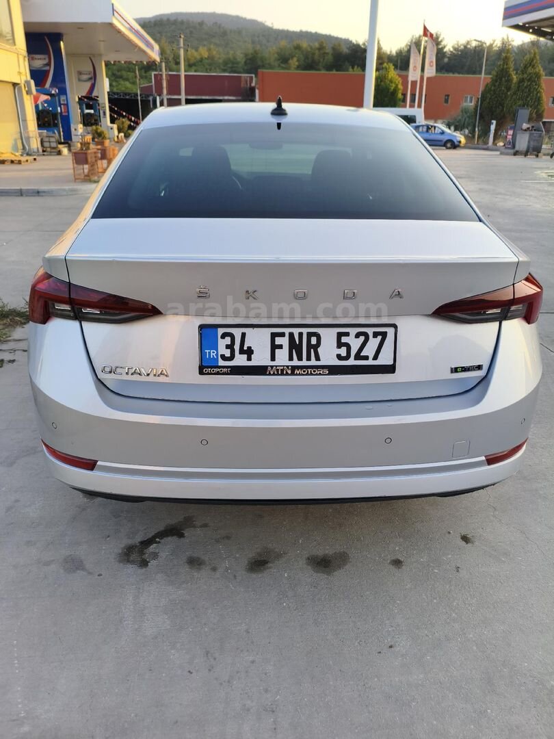 Sahibinden Skoda Octavia 1.5 e-Tec Premium 2022 Model İzmir 77.000 km Gri (metalik) 5