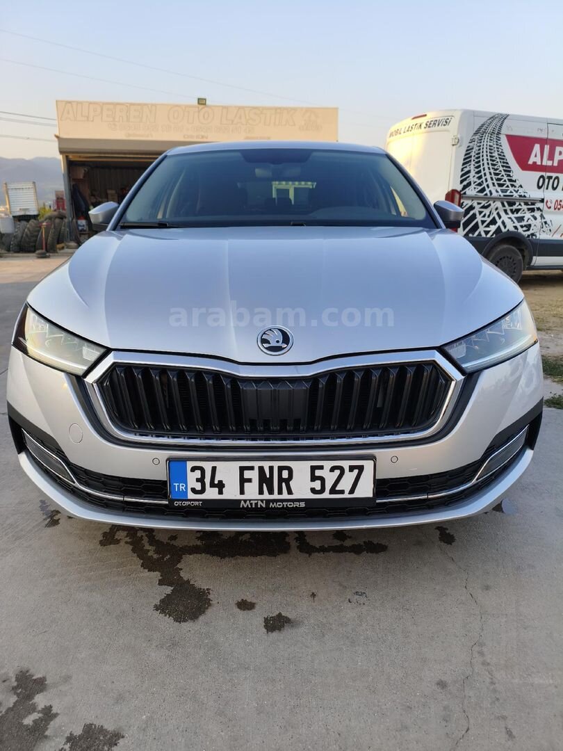 Sahibinden Skoda Octavia 1.5 e-Tec Premium 2022 Model İzmir 77.000 km Gri (metalik) 3